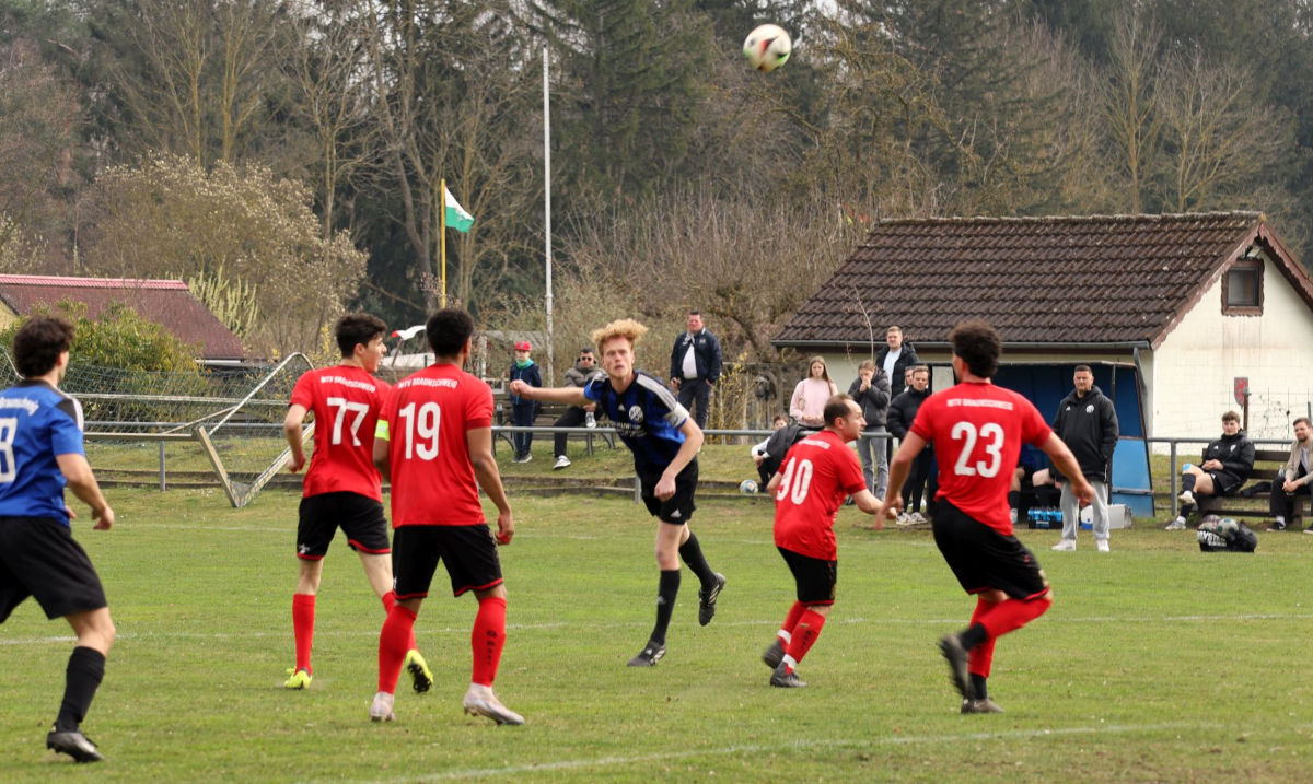 Johannes flankt, Lasse köpft - 1:0